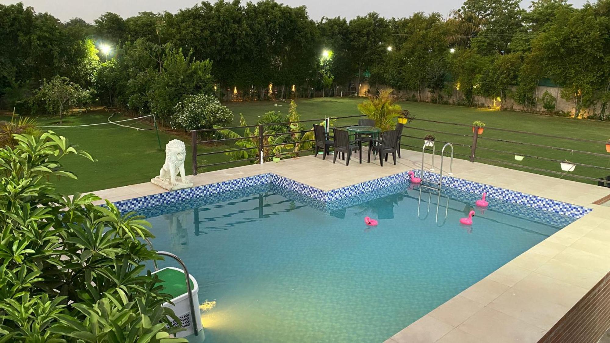 The Singh Farm Cosy Private Pool Farm Villa 古尔冈 外观 照片